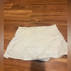 Lulu size 2 white skirt! Worn 2 times. Perfect condition